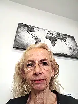 Snapshot of clarabell4 chatting on April 7, 2026, 8:15 am clarabell4 online show from April 7, 2026, 8:15 am