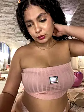 Snapshot of Yassy_vazquez chatting on September 21, 2025, 7:48 pm Yassy vazquez online show from September 21, 2025, 7:48 pm