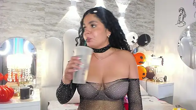 Snapshot of Yassy_vazquez chatting on October 9, 2025, 7:34 pm Yassy vazquez online show from October 9, 2025, 7:34 pm