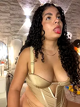 Snapshot of Yassy_vazquez chatting on October 19, 2025, 7:36 pm Yassy vazquez online show from October 19, 2025, 7:36 pm
