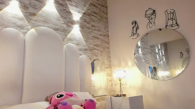 Yassy vazquez online show from November 3, 2025, 7:37 pm