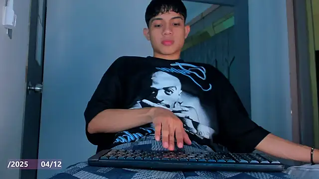 Sebax Young online show from December 4, 2025, 8:39 pm