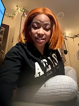 nuttybutter999999 online show from December 17, 2025, 10:38 pm