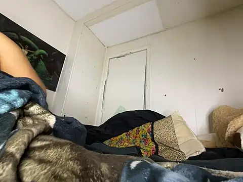 nuttybutter999999 online show from April 3, 2026, 2:59 pm