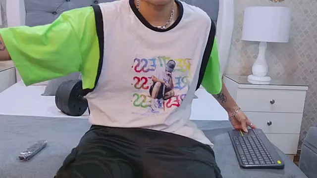 ZoeKrug online show from September 27, 2025, 12:10 pm