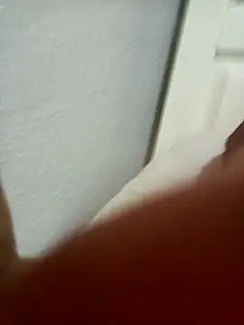 Snapshot of R1yeison chatting on October 18, 2025, 12:02 am R1yeison online show from October 18, 2025, 12:02 am