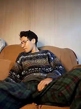 LecheDeSoya666 online show from October 28, 2025, 4:05 am