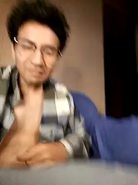 LecheDeSoya666 online show from November 13, 2025, 5:28 am