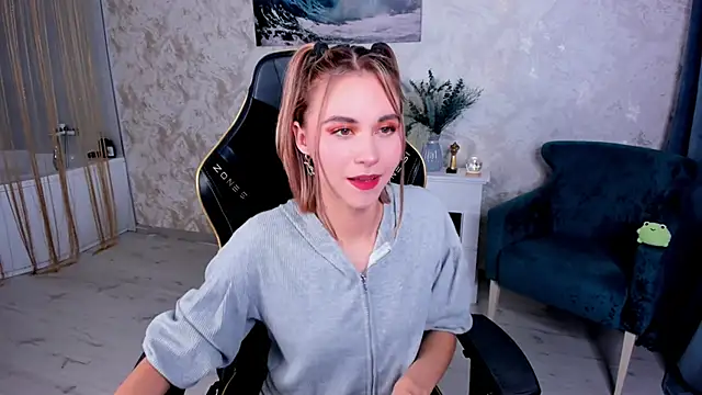 EllaCurtis online show from May 3, 2026, 6:03 pm
