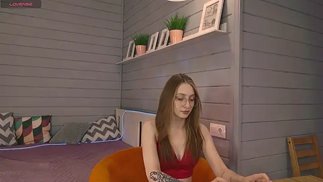Vikki wyye online show from October 10, 2025, 5:39 am