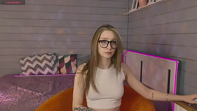 Vikki wyye online show from October 19, 2025, 6:47 am