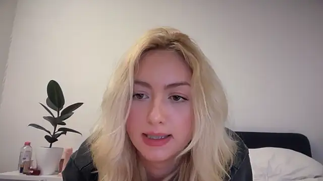 Kitty Swetty online show from February 25, 2026, 10:41 pm