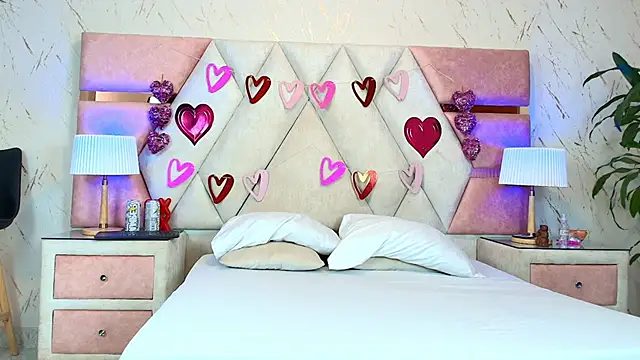 Zoelucas online show from September 17, 2025, 7:26 pm