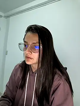 Coralinne   online show from April 21, 2026, 1:07 am