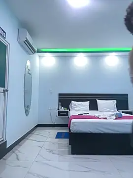 franciscommx online show from October 25, 2025, 7:52 pm