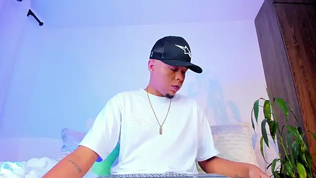 asmodeo 33 online show from February 19, 2026, 5:47 am