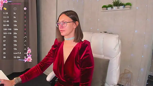 Elina Gravess online show from October 3, 2025, 1:02 am