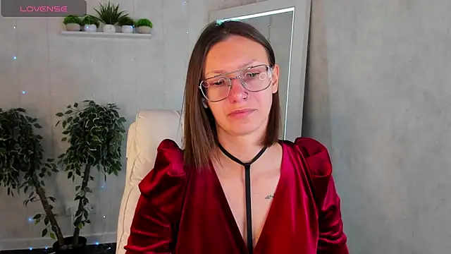Elina Gravess online show from October 10, 2025, 12:53 am
