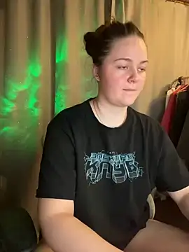 Snapshot of Cuty_Kitty chatting on October 31, 2025, 8:32 pm Cuty Kitty online show from October 31, 2025, 8:32 pm