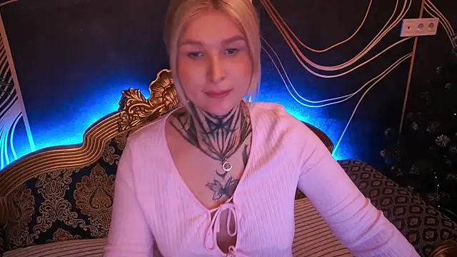 Snapshot of IvyLaurent chatting on December 18, 2025, 1:17 pm IvyLaurent online show from December 18, 2025, 1:17 pm