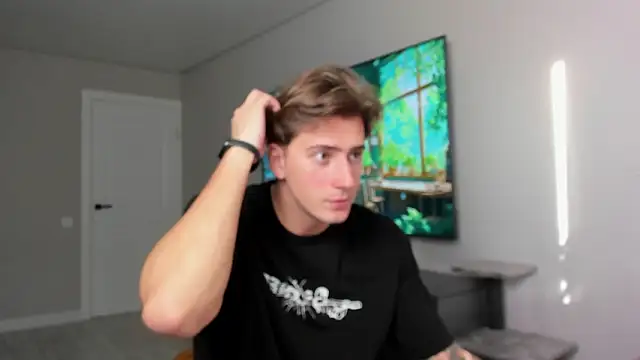 Snapshot of DaniHort chatting on February 24, 2026, 8:56 am DaniHort online show from February 24, 2026, 8:56 am