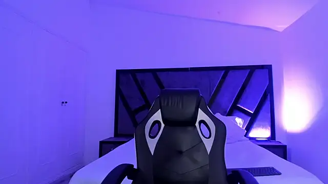 MarilynDupont online show from September 13, 2025, 4:01 am