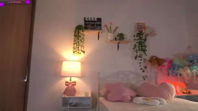 violeth     online show from May 11, 2026, 12:11 pm