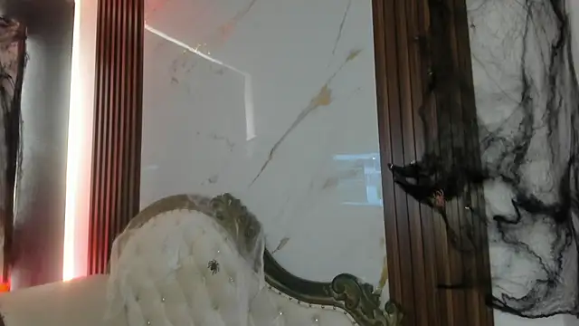 CoralieBronson online show from October 26, 2025, 12:11 pm