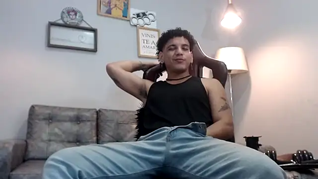 Xfire boy69 online show from November 25, 2025, 12:38 pm