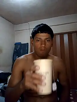 Snapshot of Facundo_2003_ chatting on October 12, 2025, 10:53 pm Facundo 2003  online show from October 12, 2025, 10:53 pm