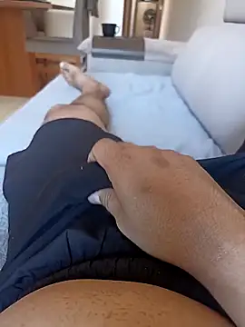 Snapshot of HighbrowThicket chatting on December 19, 2025, 1:18 pm HighbrowThicket online show from December 19, 2025, 1:18 pm