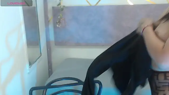 Snapshot of IvyShine7 chatting on November 22, 2025, 6:51 pm IvyShine7 online show from November 22, 2025, 6:51 pm