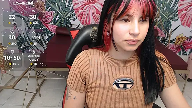 Nina harper  online show from October 1, 2025, 8:15 pm
