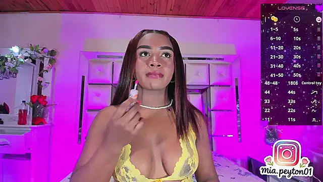 Snapshot of mia_peyton chatting on February 7, 2026, 8:45 pm mia peyton online show from February 7, 2026, 8:45 pm