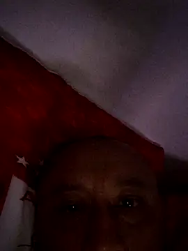 Snapshot of ScuffingBungalow chatting on May 28, 2026, 5:27 am ScuffingBungalow online show from May 28, 2026, 5:27 am