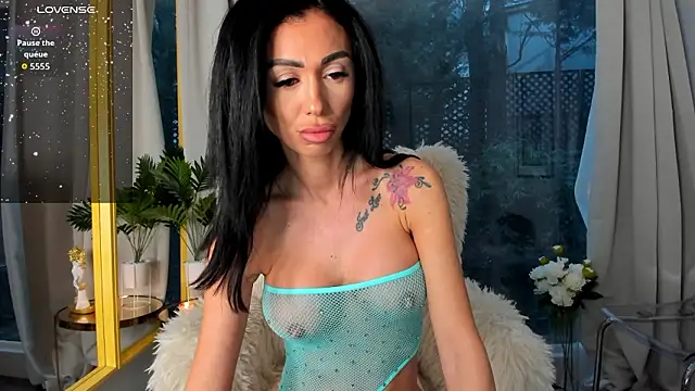 ParissHiltonX online show from February 12, 2026, 5:24 am