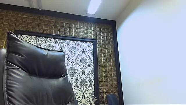 LissaBigTitts online show from November 24, 2025, 4:40 pm