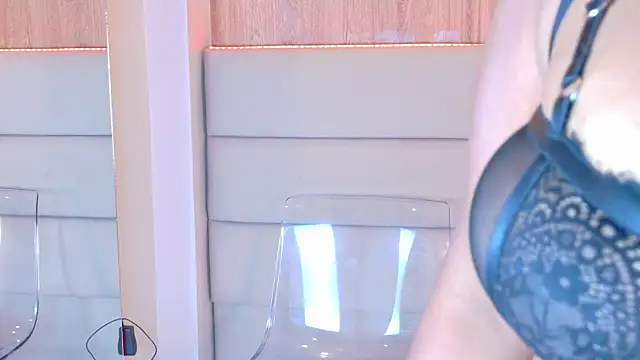 LanaRozz online show from September 18, 2025, 8:00 pm