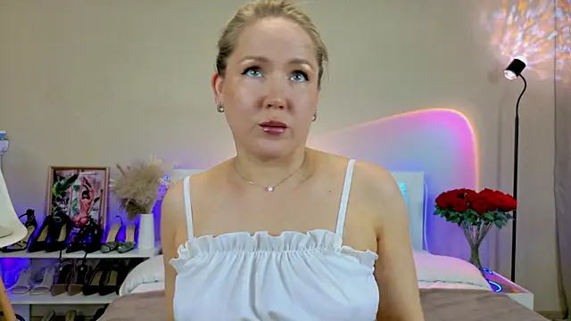 Snapshot of BethSun chatting on December 18, 2025, 5:30 pm BethSun online show from December 18, 2025, 5:30 pm