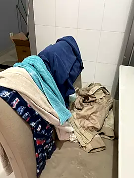 Mirella Oliveira online show from October 28, 2025, 5:59 pm