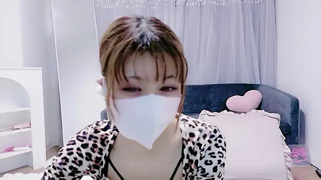 Snapshot of -Nyanko-chan- chatting on April 26, 2026, 1:31 pm -Nyanko-chan- online show from April 26, 2026, 1:31 pm