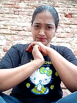 Hotty-couple063 online show from November 3, 2025, 6:25 am