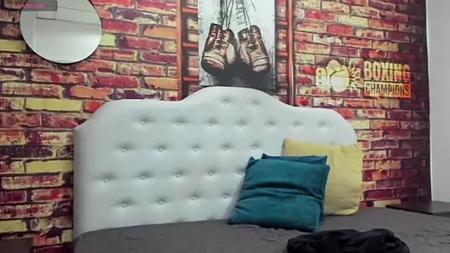 Ian1  online show from November 16, 2025, 12:44 pm