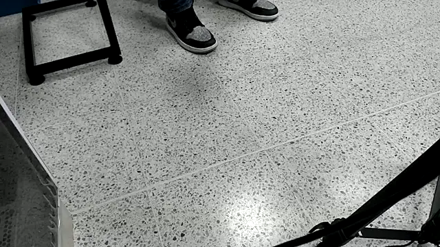 Ian1  online show from November 19, 2025, 11:32 am