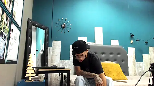 Ian1  online show from November 27, 2025, 11:34 am