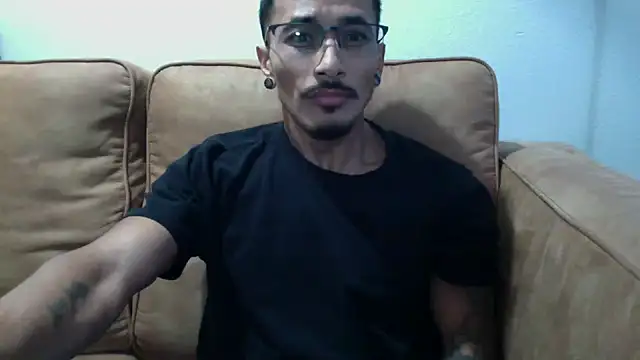 tanjir020 online show from October 2, 2025, 4:03 pm