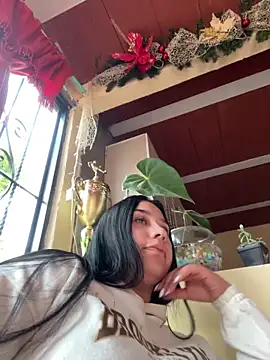 Snapshot of BELLAALEJA chatting on December 15, 2025, 7:29 pm BELLAALEJA online show from December 15, 2025, 7:29 pm