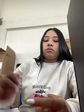 Snapshot of BELLAALEJA chatting on December 16, 2025, 1:16 pm BELLAALEJA online show from December 16, 2025, 1:16 pm