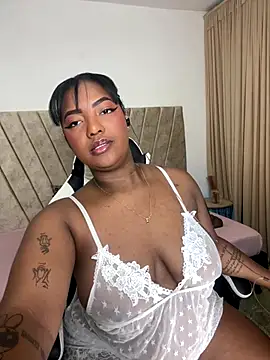 Snapshot of Naomisweett1 chatting on September 22, 2025, 10:50 am Naomisweett1 online show from September 22, 2025, 10:50 am