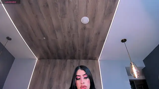 LeahLombardi  online show from October 10, 2025, 4:00 am